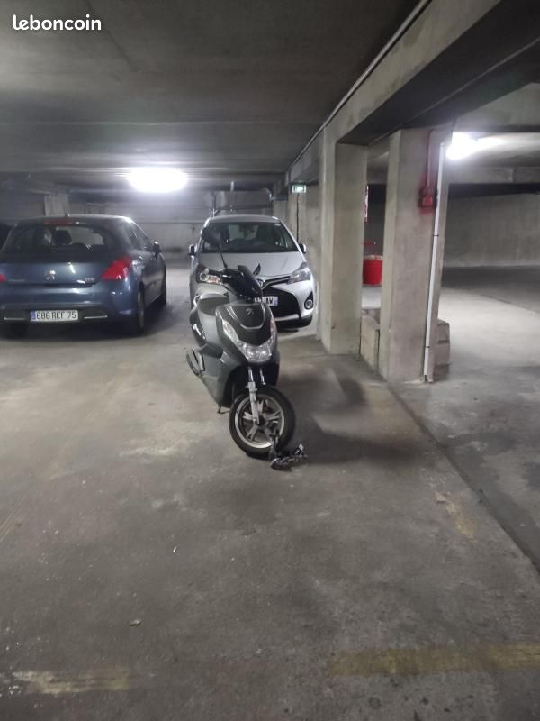Garage/box Paris · 18 000 €