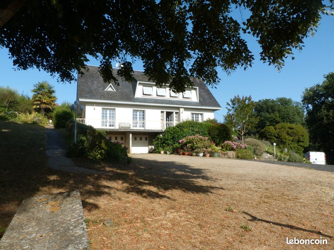 Maison 10 pièces 196 m² · à Saint-Loup-Lamairé · 196 m² · 225 000 €