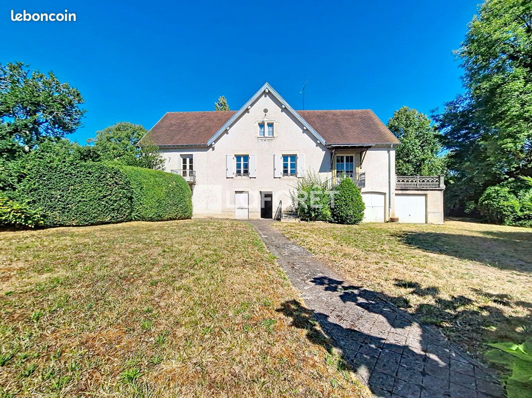Maison 10 pièces 229 m² · à Arc-lès-Gray · 229 m² · 255 000 €