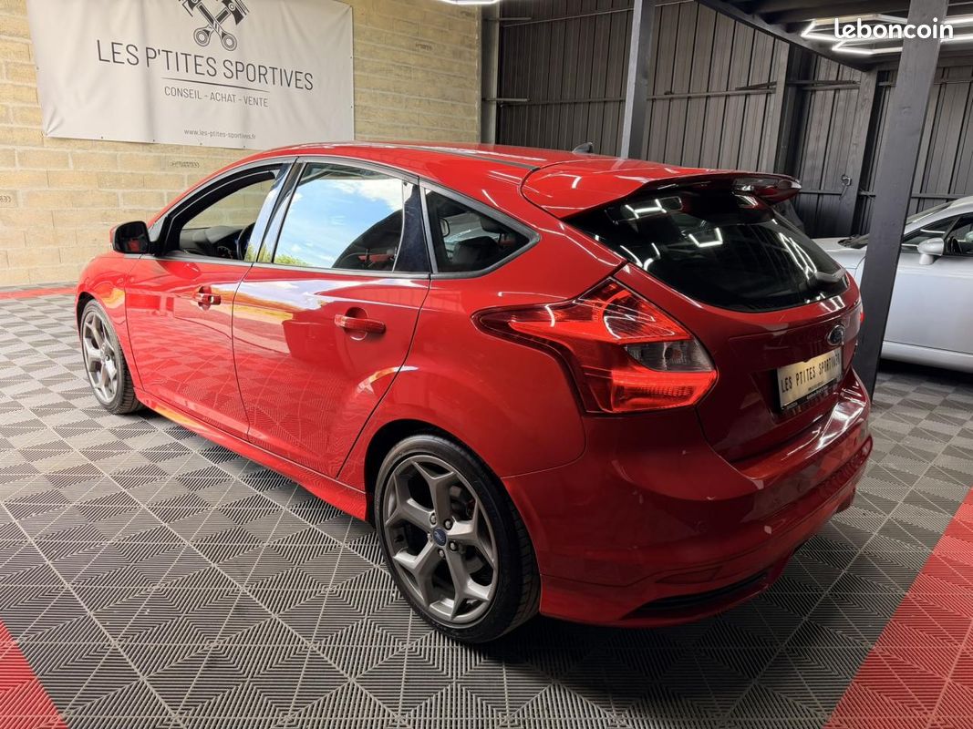 FORD FOCUS ST 2.0 SCTi EcoBoost 250 / Révisé - Pneus & Embrayage neuf (image 5)