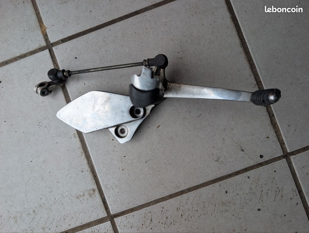 Platine Repose-pieds Arrière Gauche Yamaha 1200 Vmax 1993 – Pièce Moto D’origine