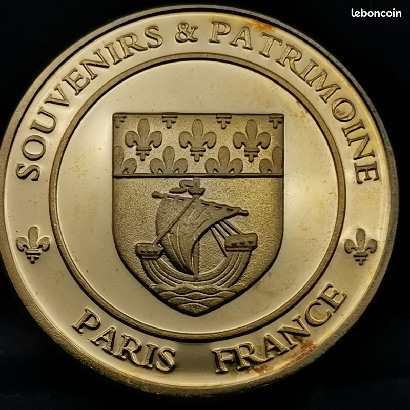 Médaille Commémorative Tour Eiffel – Plaqué Or – 40 Mm – Capsule De Protection