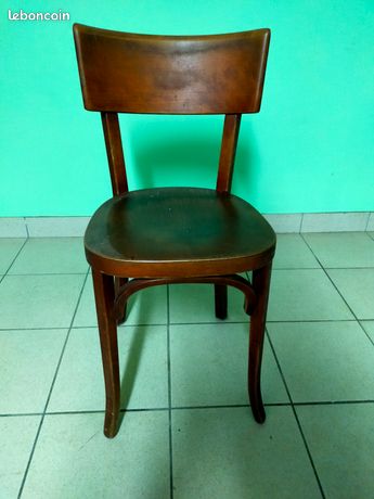 Chaises Thonet rouge - Les Belles Vies