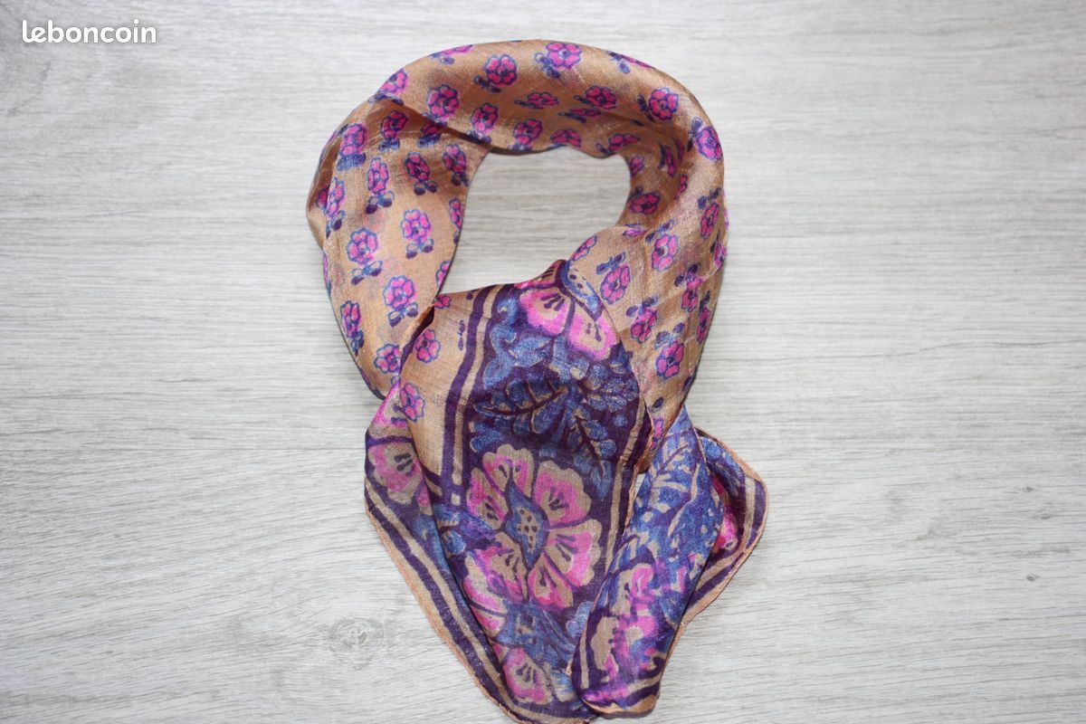 Petit foulard indien carré 100% soie années 70 (image 3)