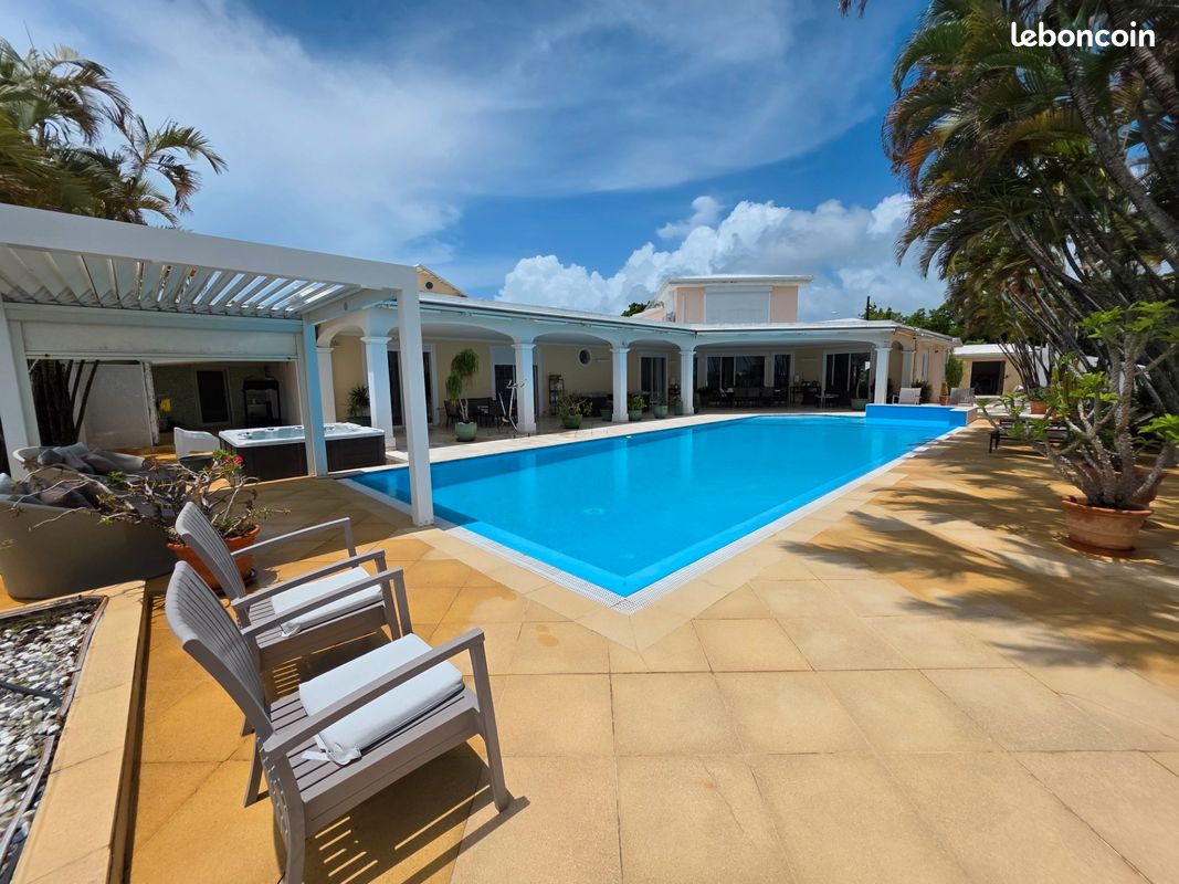 Maison 7 pièces 285 m² · au Gosier · 285 m² · 1 690 000 €