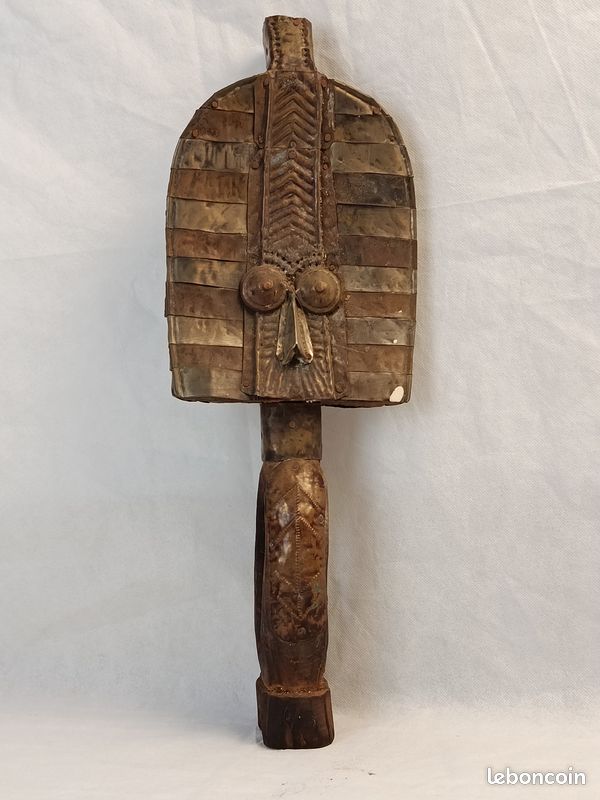 Reliquaire Kota ancien en bois et métal – 49 cm (image 2)
