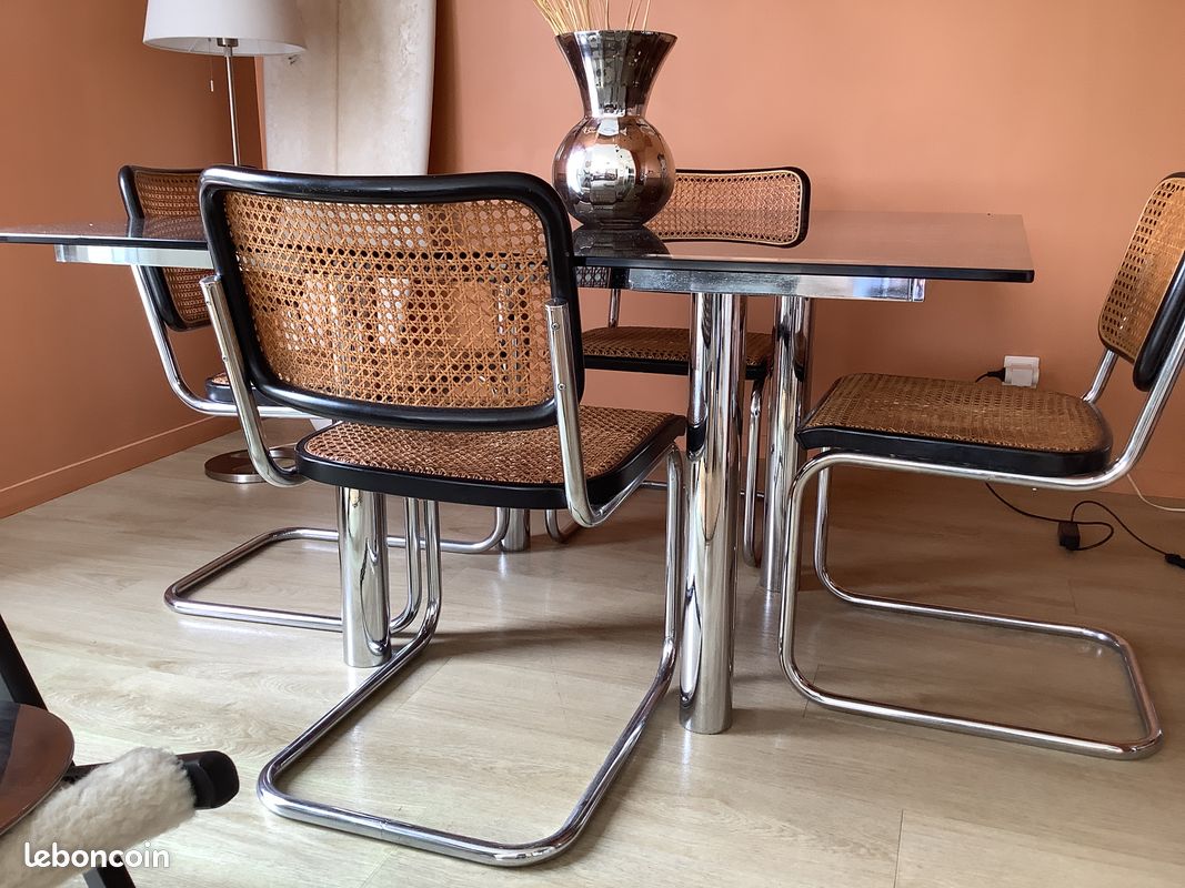 Table italienne André par Tobia Scarpa marque Gavina (image 2)