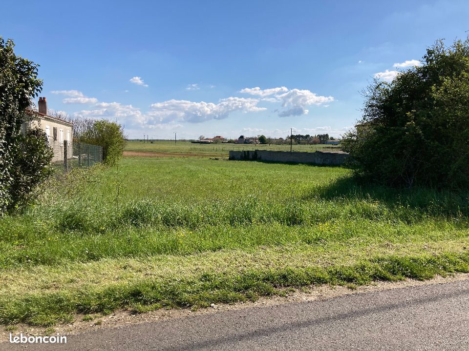 Terrain 600 m² Champagnolles · 23 500 €