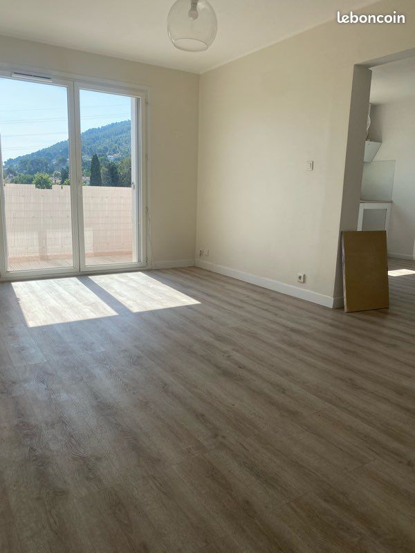Appartement 3 pièces 64 m² · à Marseille · 64 m² · 220 000 €