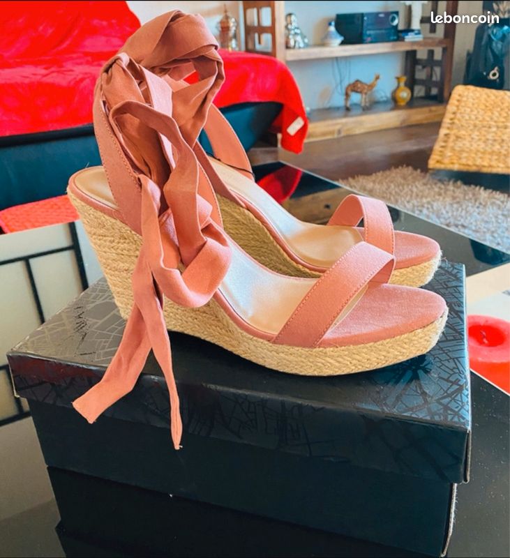 Sandales compensées rose pastel (image 2)