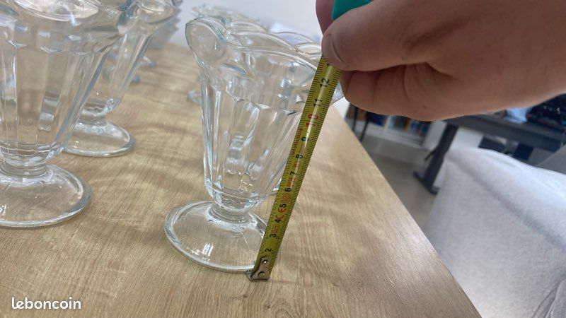 Utils de cuisine- Lot de verrerie vintage - Environ 50 pièces - Verres, coupes à glace, carafe - Bon état (image 14)