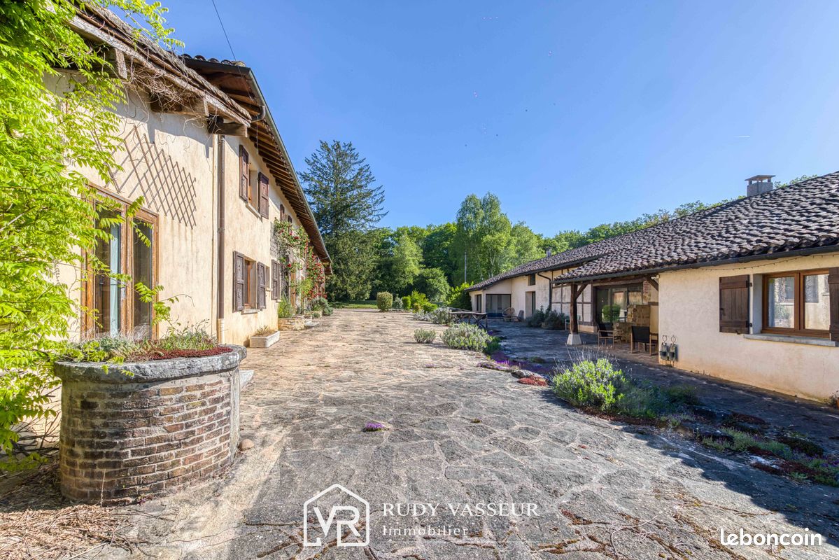 Propriété 12 pièces 465 m² (image 1)