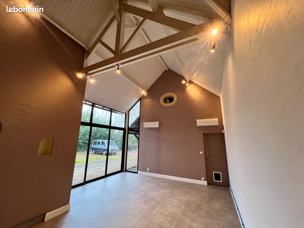 Maison 9 pièces 228 m² · à Cerizay · 228 m² · 45 000 €