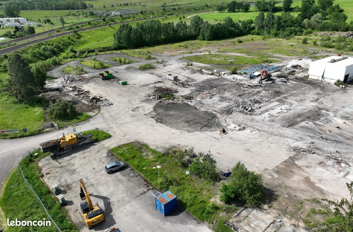 Terrain industriel et commercial 15 890 m² - Vandières · 747 394 €