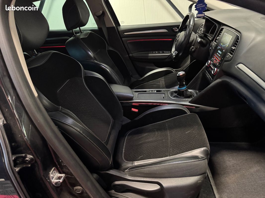 RENAULT MEGANE IV BERLINE dCi 130 GTline / ENTRETIEN A JOUR / CAMERA DE RECUL / MOTEUR A CHAINE (image 39)