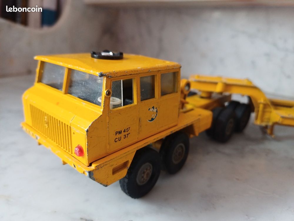 Solido - Berliet porte engins - bel état d'usage en boite , Vente aux enchères : Jouets - Trains