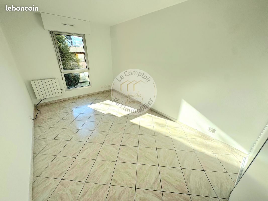 Appartement 4 pièces 99 m² · à Marseille · 99 m² · 650 €