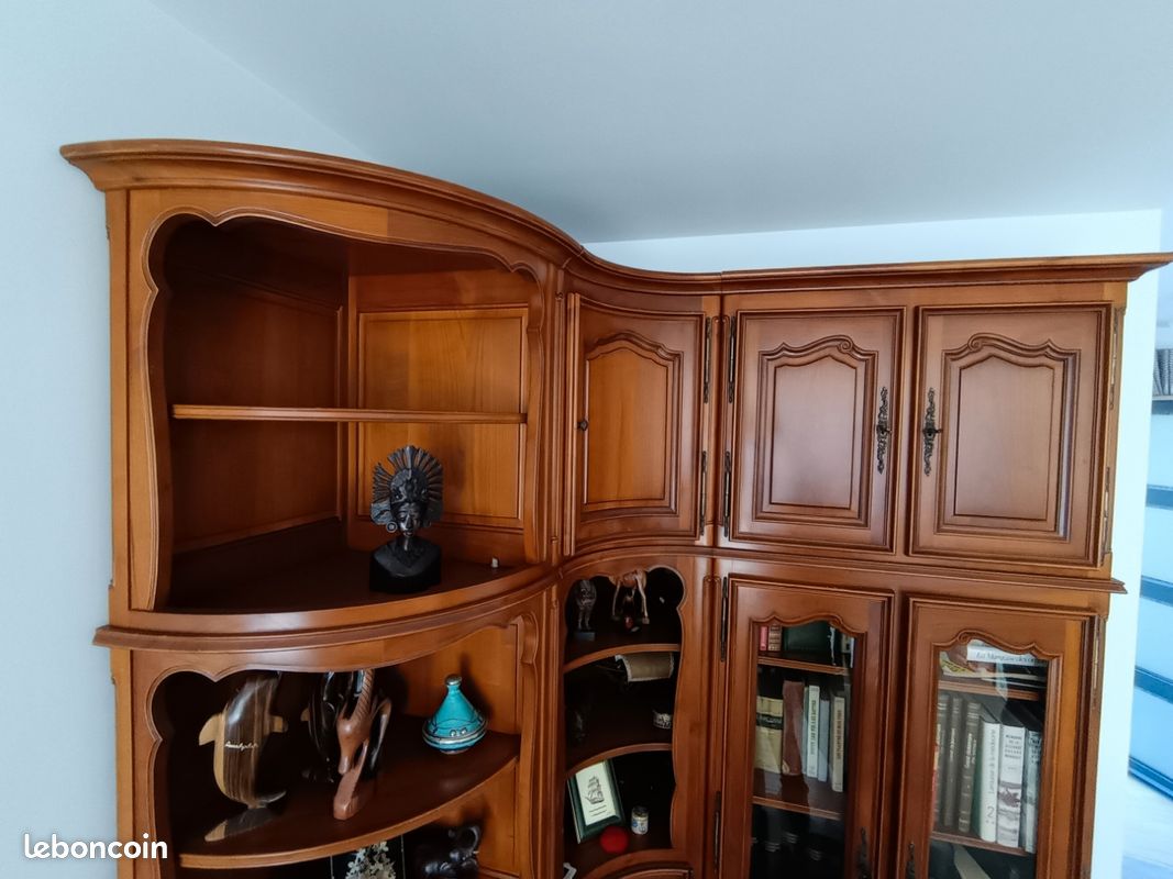 Bibliothèque en merisier massif Louis Philippe en très bon état