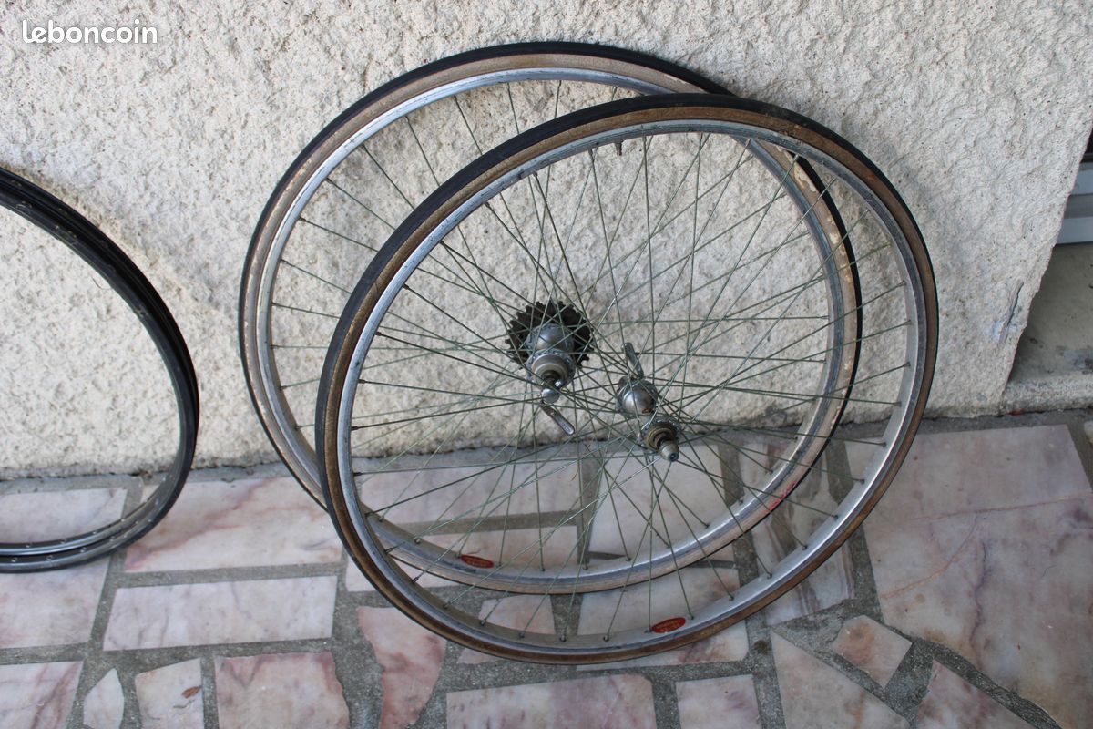 Paire de roues 700c super champion à pneu 1970's ancien vintage - Collection