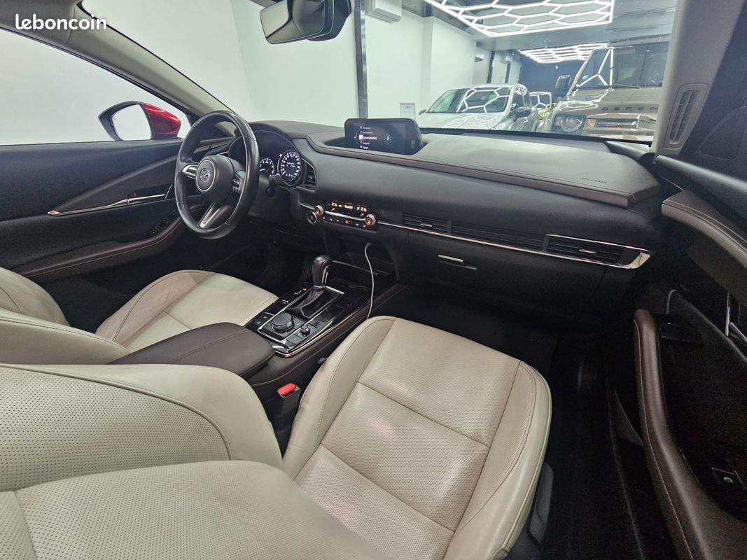 MAZDA CX-30 Exclusive 4x2 toit ouvrant / appel carPlay et Android auto / feux et essuis glace automatique / regulateur adaptatif / affichage tete auto / sièges et volant électrique chauffant (image 12)