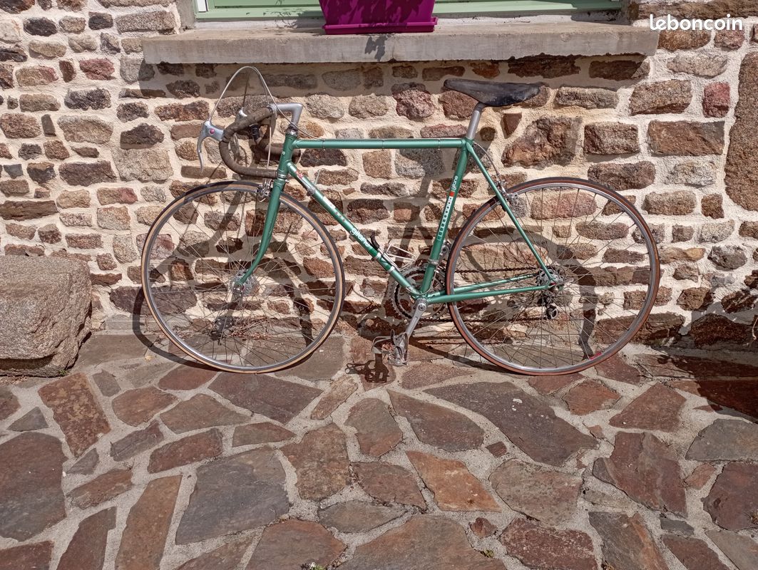 Vélo de course GITANE VUELTA et paire de roues pour compétition MAVIC MAILLARD 700 (image 2)
