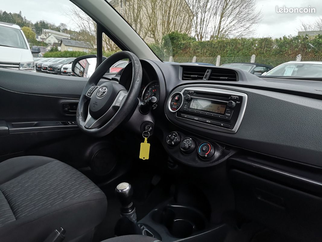 Toyota Yaris 1.0 VVTI 70 TENDANCE (image 10)