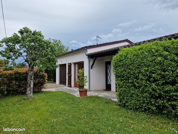 Maison Plain-pied / 2 chambres / jardin clos arboré et fleuri / puit / terrasse / garage / proche tous commerces