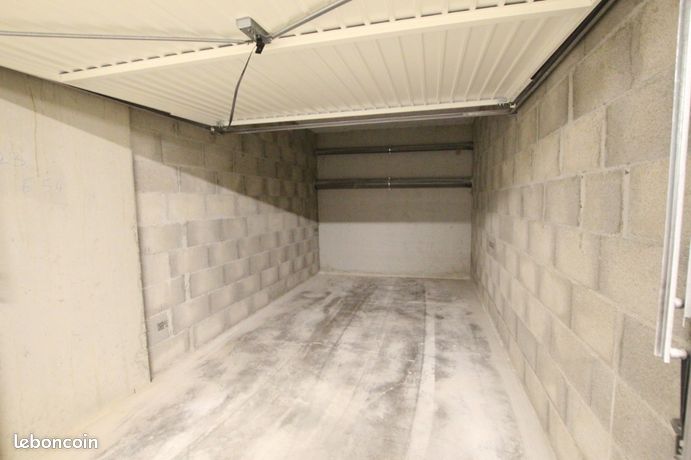 Parking/box SAINT GENIS LES OLLIERES