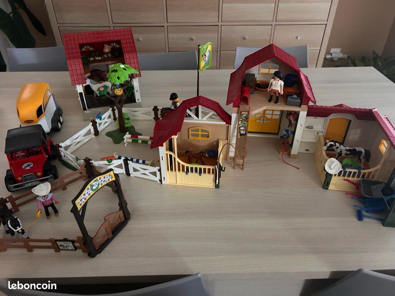 Centre équestre Playmobil + annexe transportable + van (image 2)