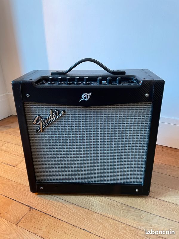 Fender Mustang II (V1) - Ampli guitare électrique à modélisation (40W) (image 1)