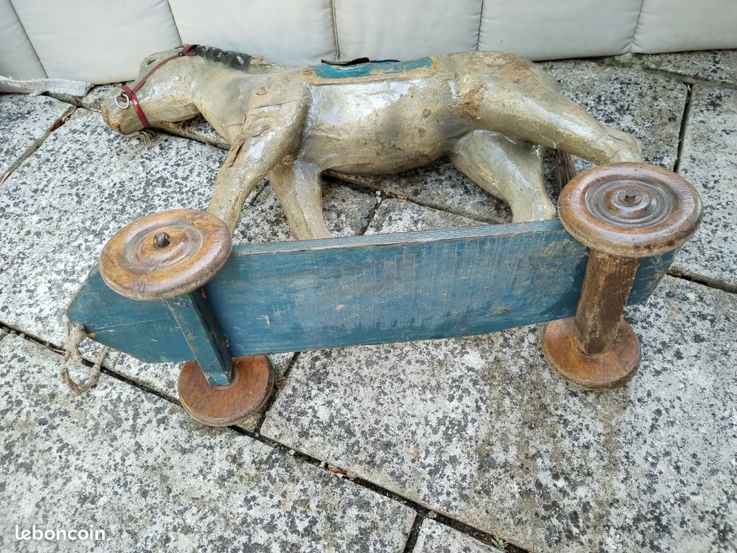 Cheval Jouet Ancien Fin 19ème – Carton Bouilli Peint Avec Harnais Cuir – Hauteur 38 Cm
