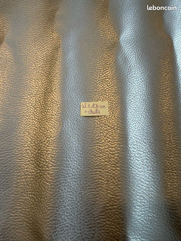 Simili cuir argenté (image 1)