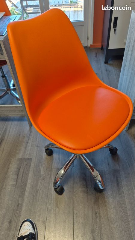 Chaises de bureau orange modernes, pied chromé (image 1)