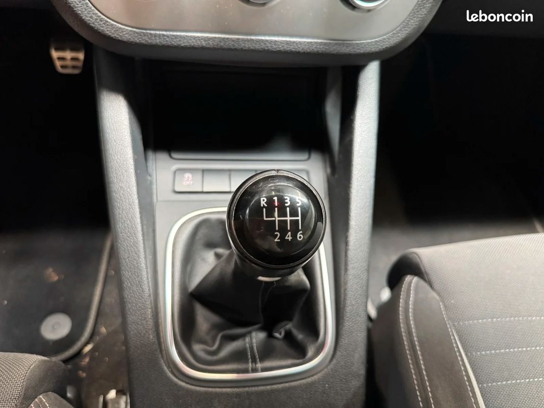 VOLKSWAGEN SCIROCCO LIFE 1.4 TSI 122 cv + TOIT OUVRANT + SIÈGES AV CHAUFFANTS + CLIMATISATION BI-ZONE + RADAR AR (image 21)
