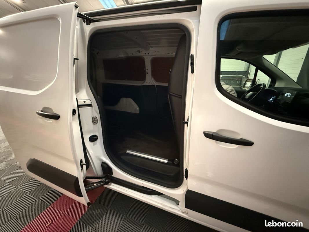 CITROEN BERLINGO Taille XL BlueHDi 130 SS BVM6 Feel (image 34)
