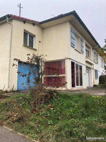 Maison avec jardin et garage quartié résidentiel