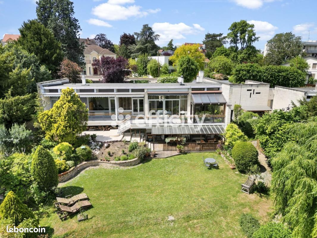 Maison 12 pièces 309 m² · à La Celle-Saint-Cloud · 309 m² · 1 560 000 €
