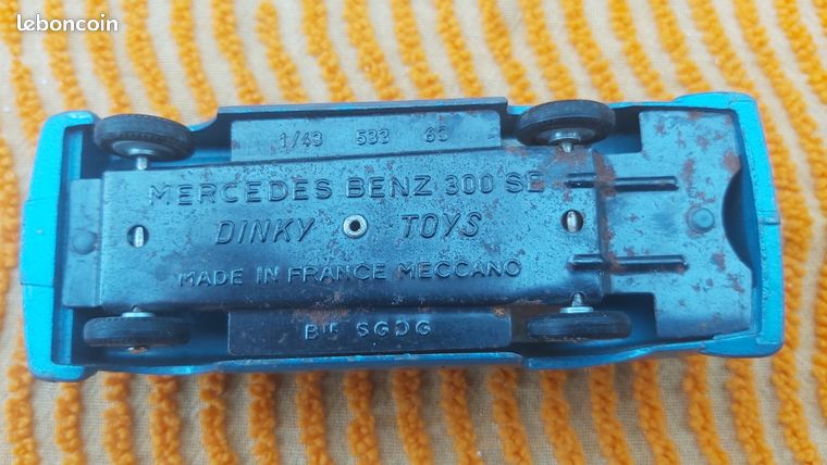 Voiture Miniature Dinky Toys Mercedes-Benz 300 SE - Ref. 593 - Meccano 1963 - Bon état