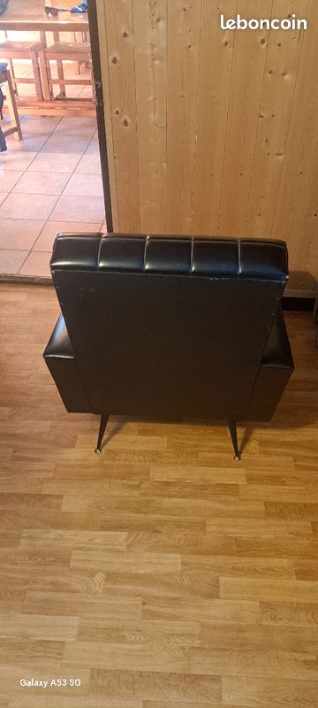 Fauteuils en skaï noir (années 1950-1960) (image 3)