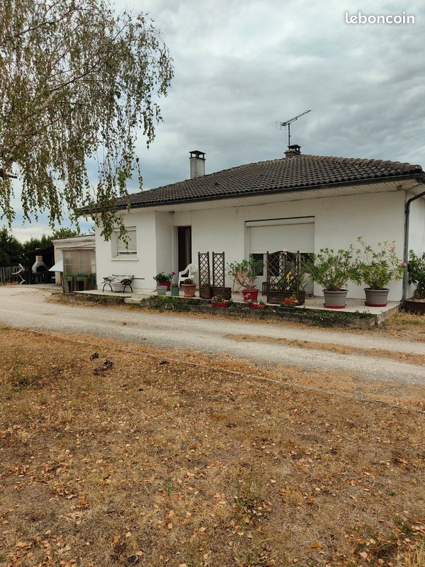 Maison 6 pièces 120 m² · à Châteaubernard · 120 m² · 895 €/mois