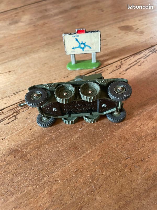 Dinky Toy (France) Réf. 827 Véhicule blindé Panhard