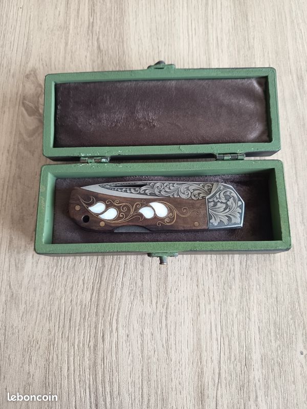 Couteau pliant N690 – manche en noyer, nacre et gravures, 20 cm, coffret de collection (image 11)