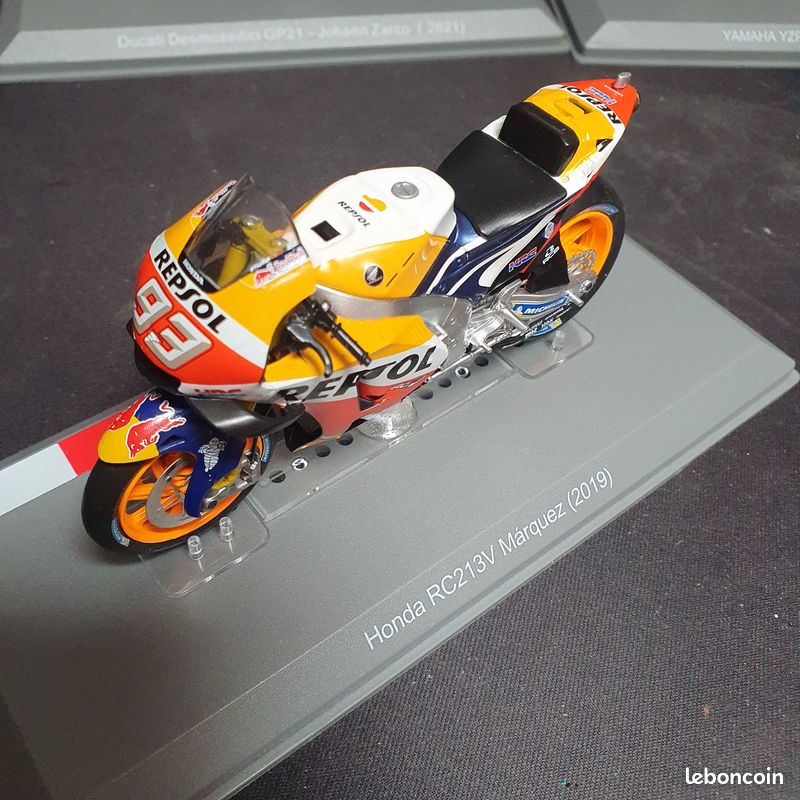 4 motos 1:18 (image 3)