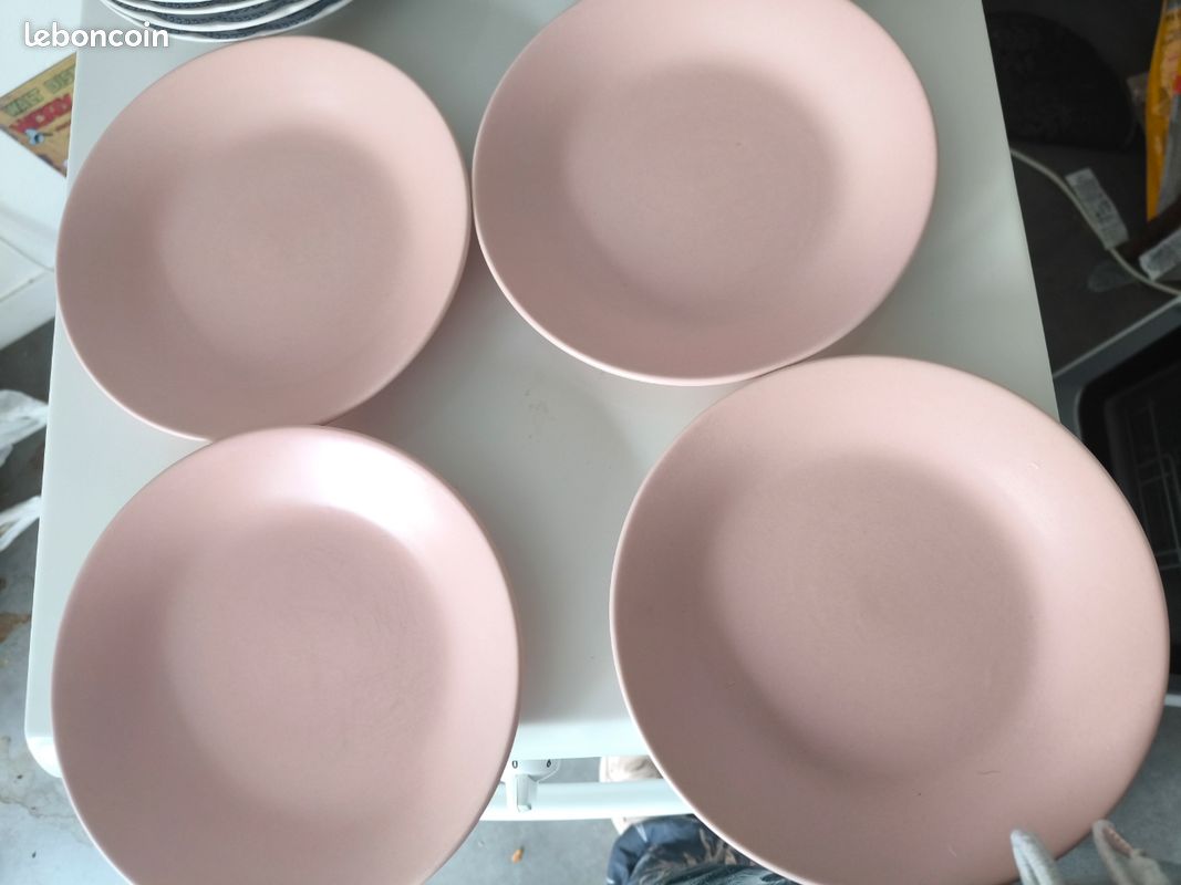 Assiettes roses (image 1)