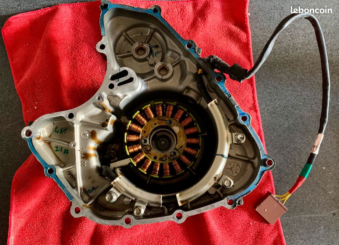Carter alternateur complet d'origine KTM RC 390 2019 (image 1)