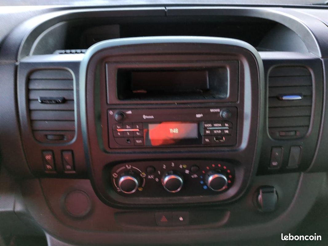 RENAULT TRAFIC L1H2 1200 Kg 2.0 Energy dCi - 145 III FOURGON Fourgon Grand Confort L1H2 PHASE 2 (image 7)