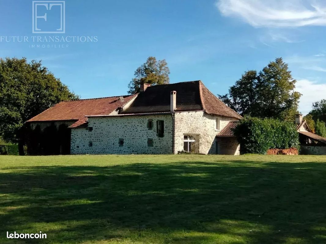 Maison 7 pièces 260 m² · à Saint-Saud-Lacoussière · 260 m² · 323 900 €