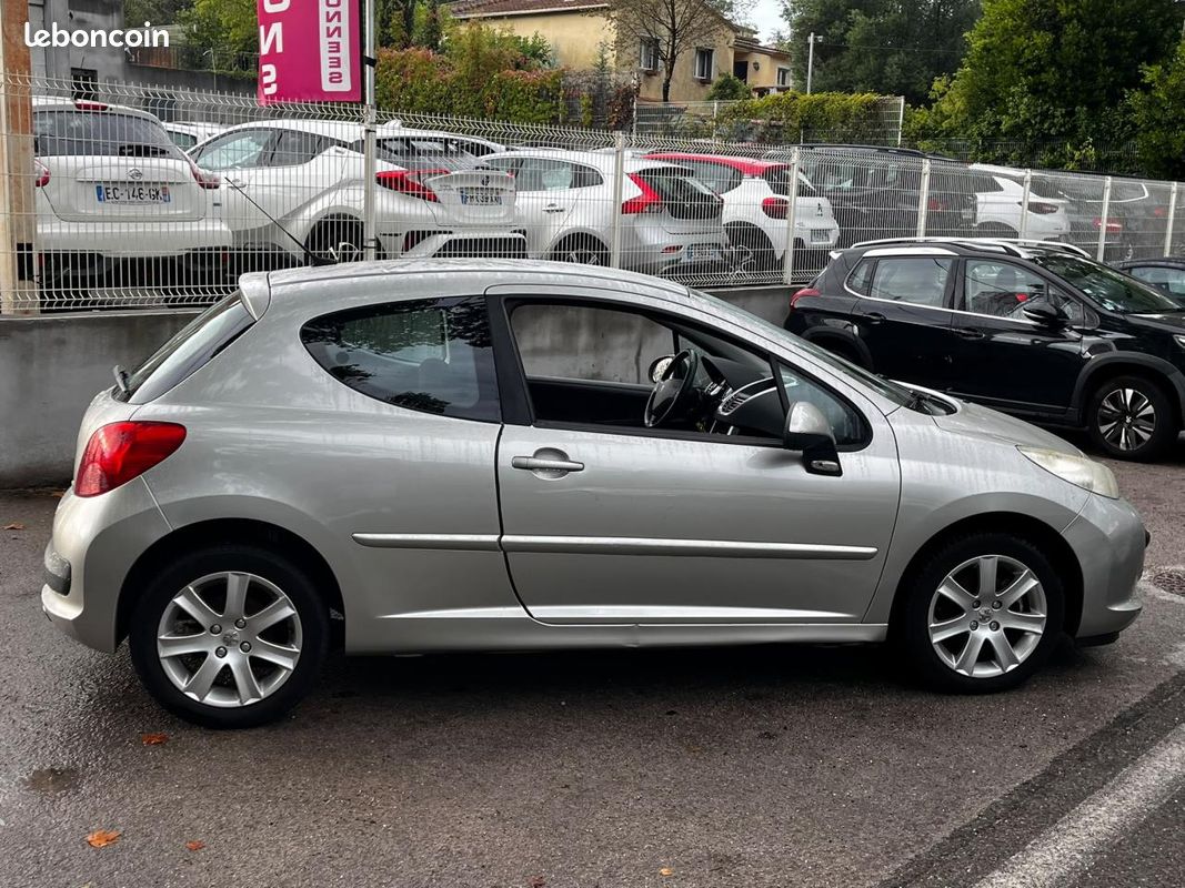 PEUGEOT 207 1.6i 16V - 120 - BVA Sport Pack (image 3)
