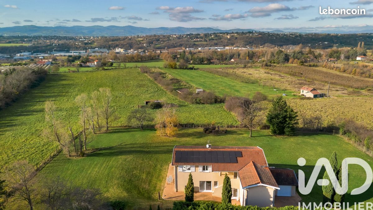 Maison 5 pièces 270 m² · à Saint-Genis-Laval · 270 m² · 990 000 €