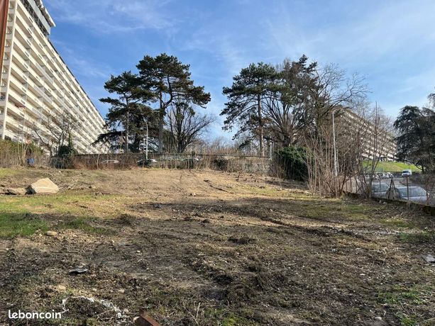 Terrain 1 400 m² Lyon